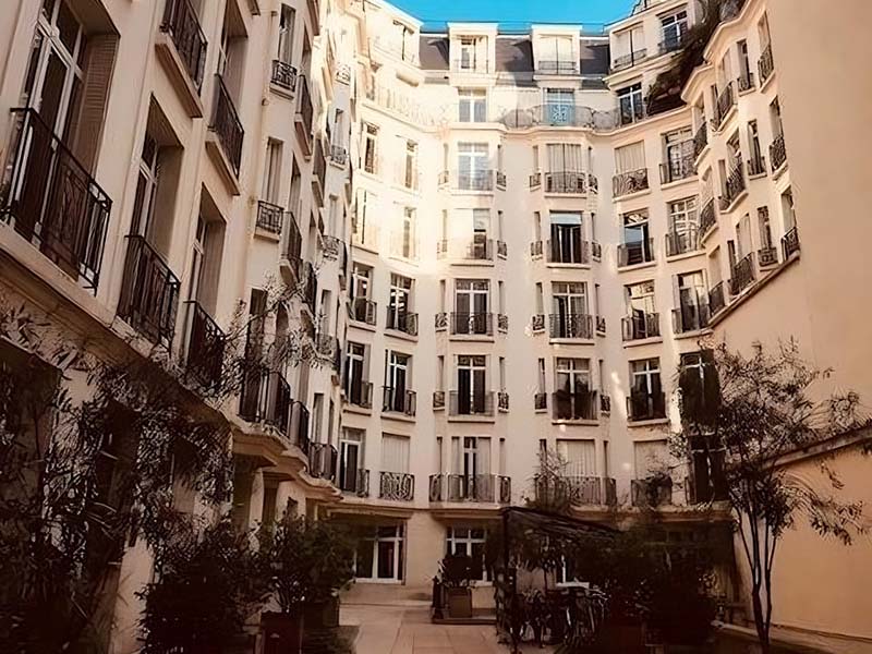 Est-il possible de domicilier une entreprise à son domicile personnel ?, Paris
